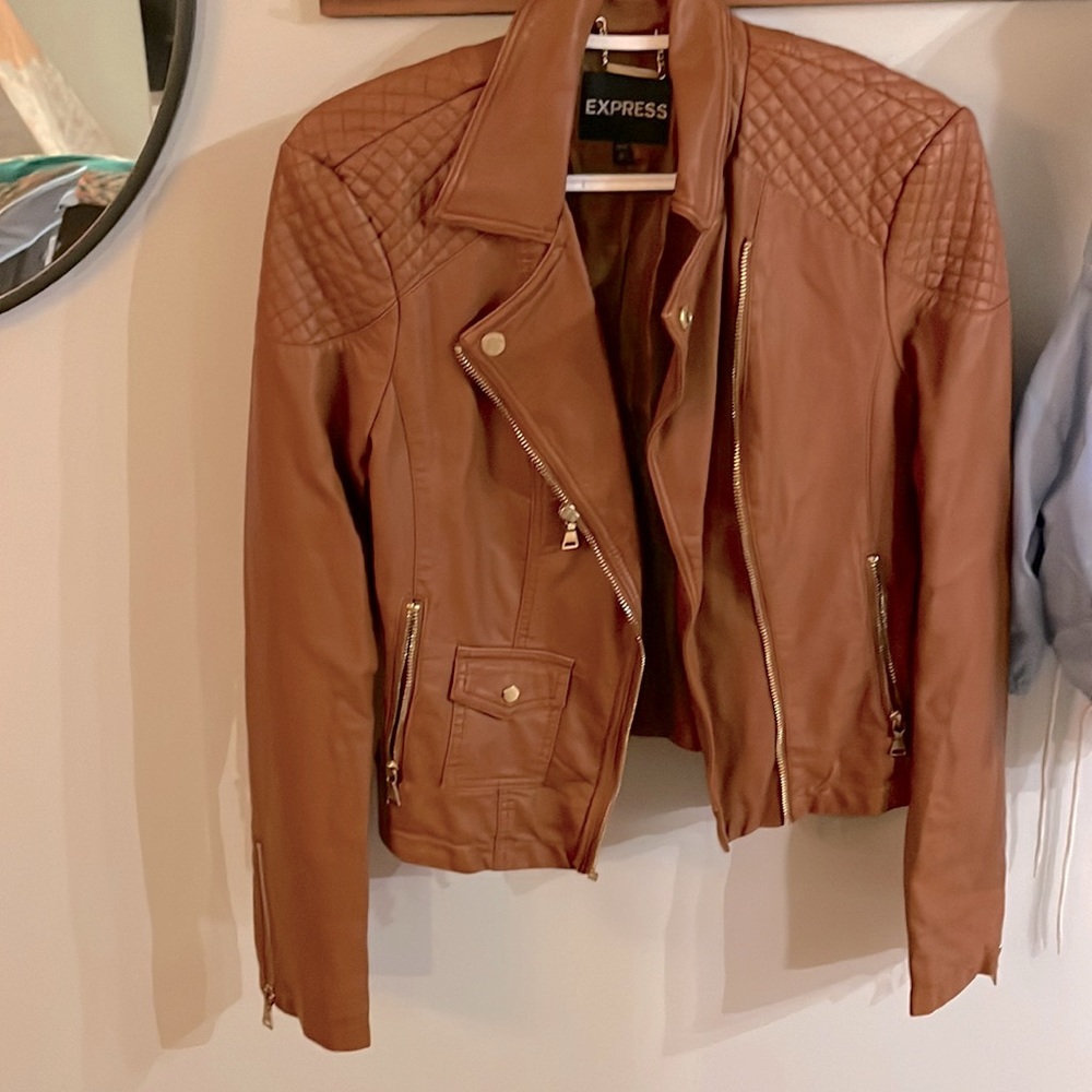 Casual faux leather jacket, great quality and style. Goes with anything!
